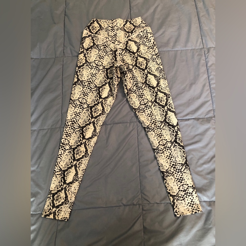 Balance Athletica Python Leggings - image 4